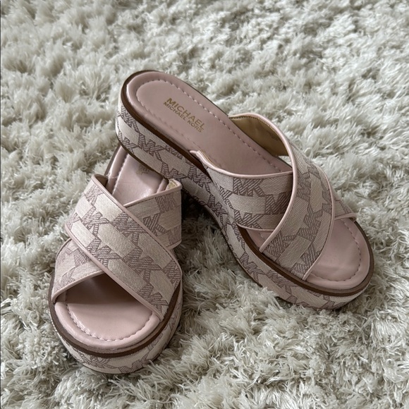 Michael Kors Women's Pink Slide Sandals-new✨ - Picture 1 of 7